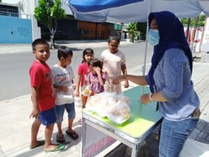 Program Jumat Berkah, Tingkatkan Kesejahteraan Ekonomi Lemah Diwa Center Berbagi Paket Cepat Saji