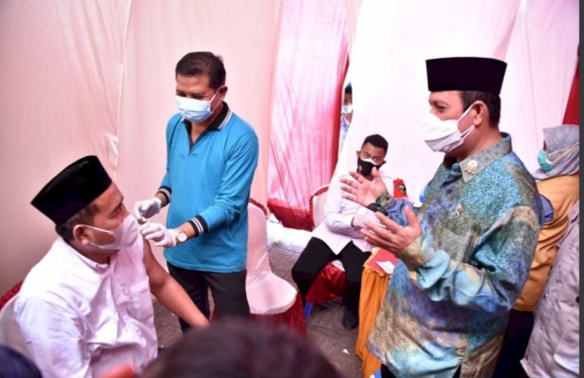 Mitra Deradikalisasi dan Warga Tenggulun Lamongan Terima Vaksin Gratis dari BNPT