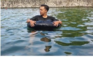 Mahasiswa UNS Ciptakan Celana Apung Batik