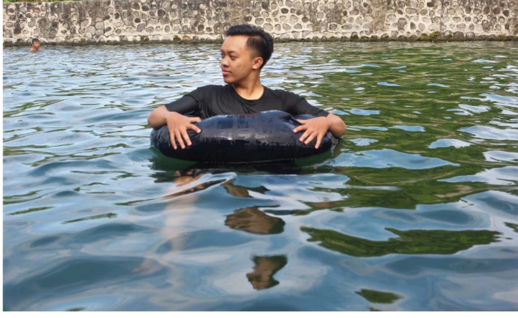 Mahasiswa UNS Ciptakan Celana Apung Batik