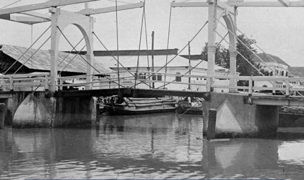 Jembatan Tertua di Indonesia Berusia Hampir Empat Abad, Ini Penampakannya ?