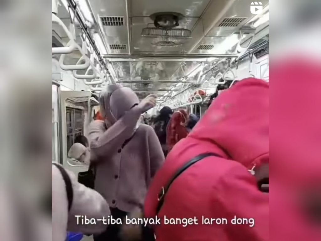 Laron Masuk Gerbong, Penumpang KRL Commuter Jakarta Kota – Bogor Kalang Kabut