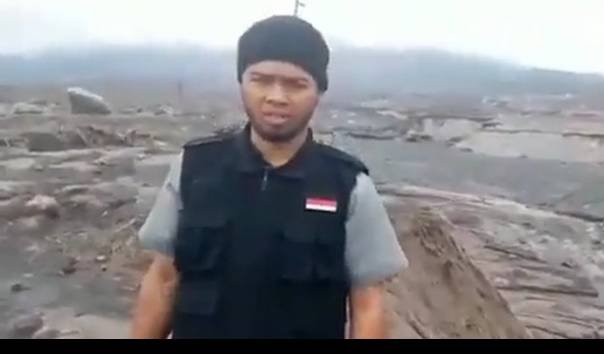 Viral ! Pria Tendang Sesajen di Gunung Semeru, Bupati Lumajang : Pelaku Diduga Relawan