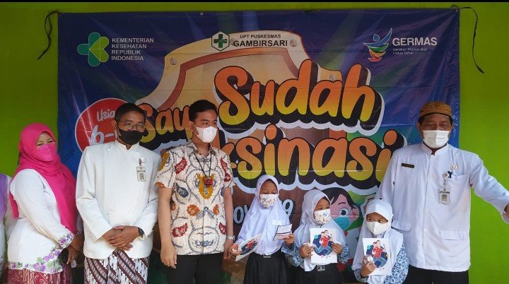 Gibran Sidak Penyelenggaran Vaksin Anak di SDN Joglo 76,  Ini Sambutan Siswa