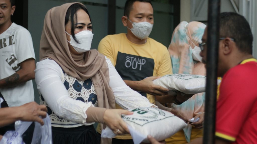 Ultah Perdana Di-Fo, Diwa Bagikan Ribuan Paket Sembako dan Siapkan Makan Gratis