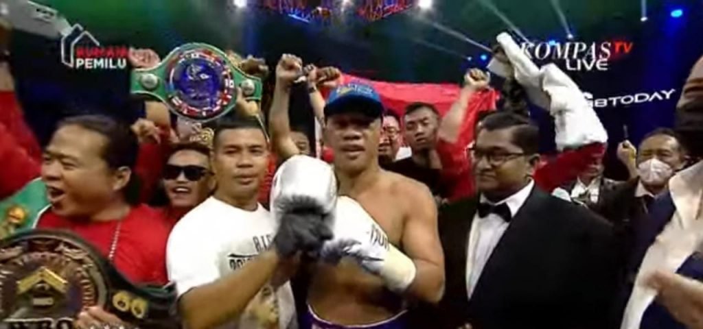 Hempaskan Uthok di Ronde 6, Daud Yordan Pertahankan Gelar juara WBC Asian Boxing Council Silver kelas ringan super