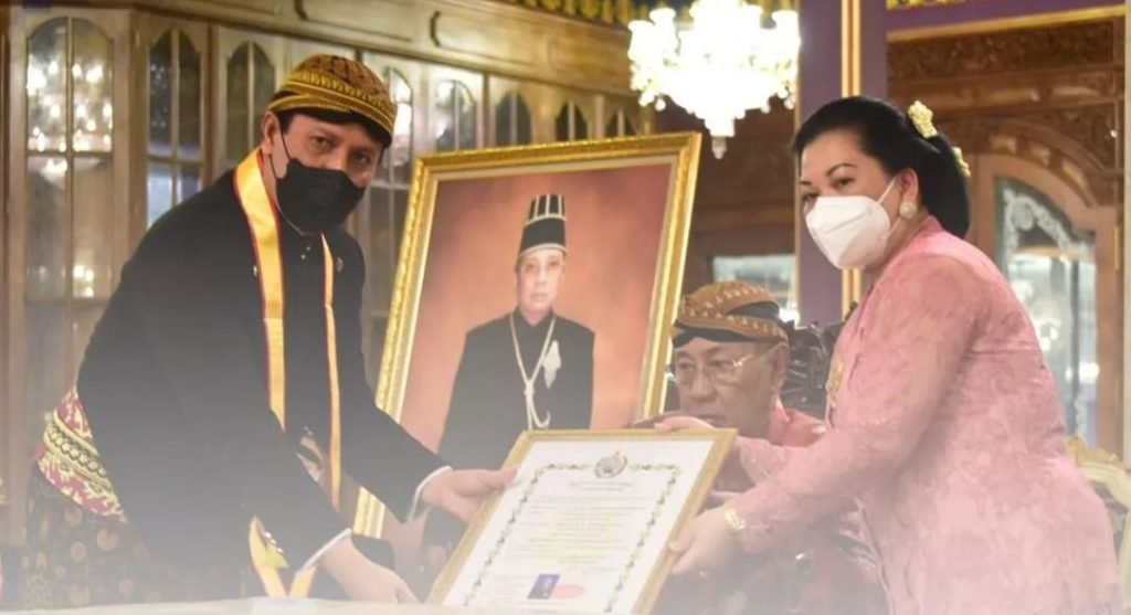 Komjen Pol Boy Rafli Amar Peroleh Gelar Kehormatan dari Keraton Surakarta Hadiningrat