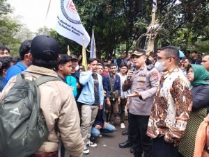 Kapolres Purwakarta Kawal Aksi Mahasiswa Tolak Kenaikan Harga BBM