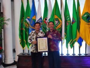 Anne Ratna Mustika Dianugerahi sebagai Tokoh Literasi Digital Daerah 2022