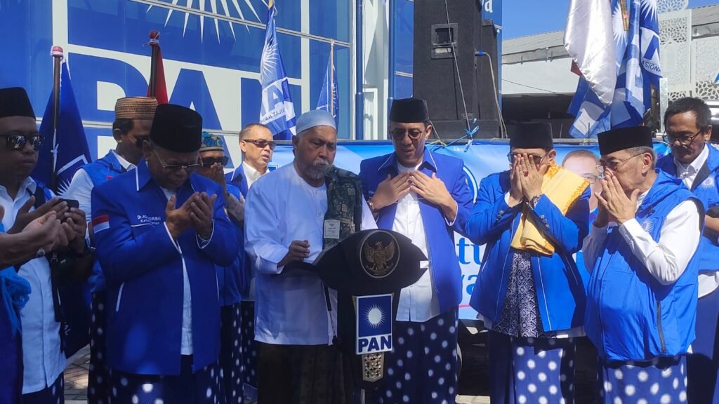 Didoakan KH. Fuad Noerhasan Pengasuh Ponpes Sidogiri, Ketua DPW PAN Jatim Ahmad Rizki Sadig Mantap Daftar 120 Bacaleg