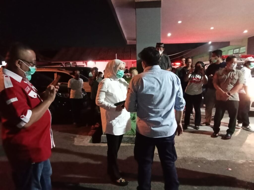 Bupati Purwakarta Jamin Pelayanan Korban Keracunan Cisarai