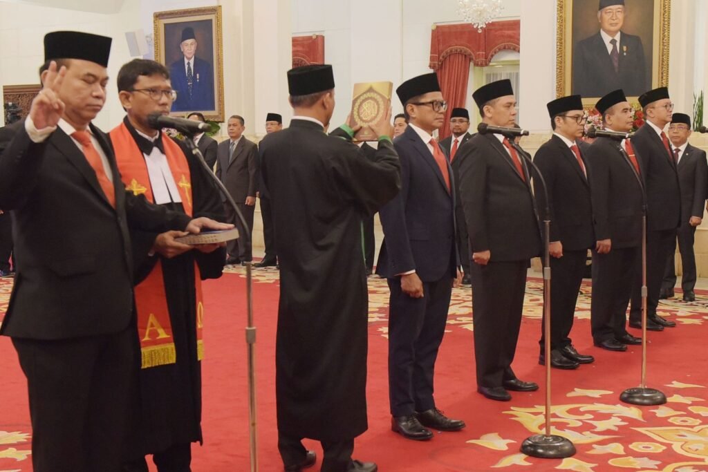 Dilantik Presiden, Budi Arie Setiadi jabat Menkominfo