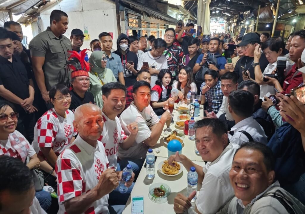 Ditemani Para Senior Relawan, Kaesang Ketum PSI Turun ke Sulawesi Utara Disambut Teriakan “We Love Kaesang”