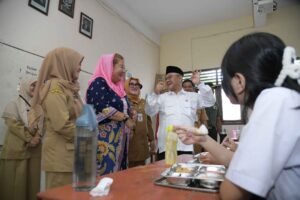 Mendikdasmen Puji Program Makan Bergizi Gratis di Kota Semarang