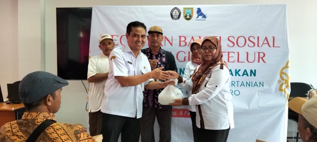 Peduli Gizi Warga, FPP Undip Bagikan 10 Ribu Telur
