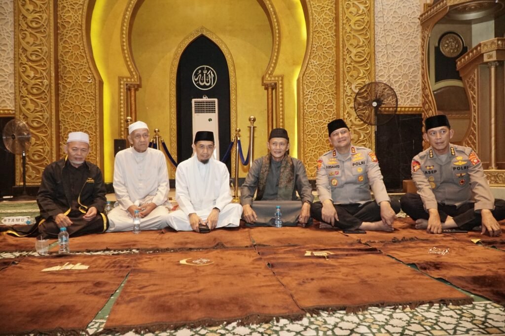 Kapolda Kalbar Kunjungi Ulama dan Imam Besar Masjid Raya Mujahidin