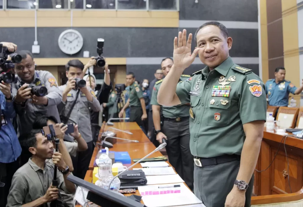 Jadi Pejabat Lembaga, Prajurit Harus Mundur