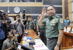 Jadi Pejabat Lembaga, Prajurit Harus Mundur