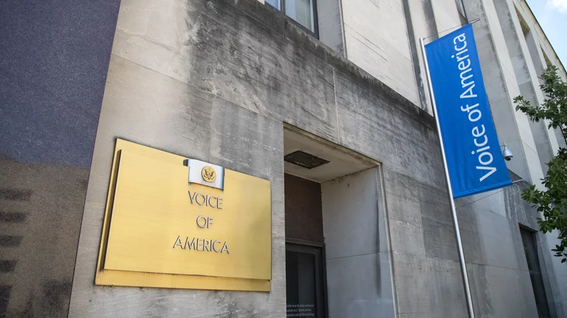 Trump Bekukan Media VOA