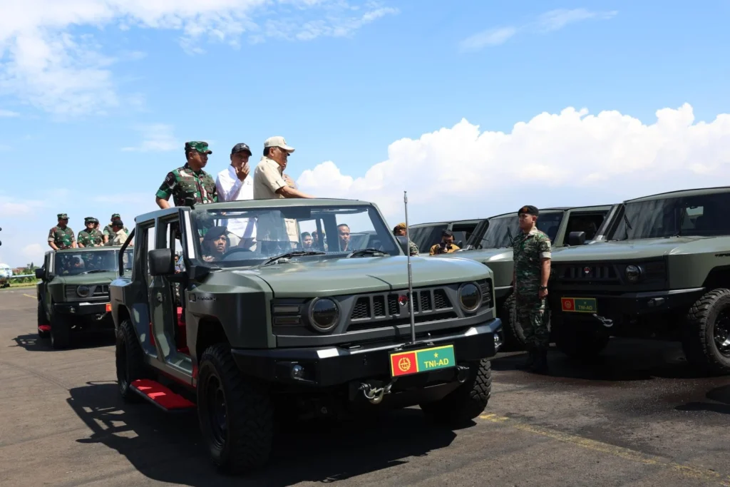 Menhan Serahkan 700 Maung MV3