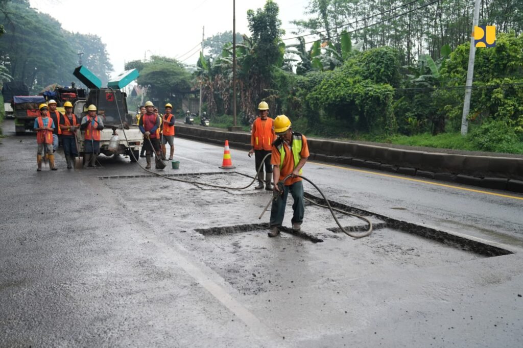 Ahmad Luthfi Optimistis Perbaikan Jalan Rampung Sesuai Target