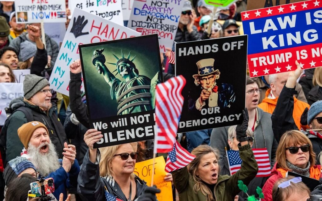 Ribuan Warga AS Turun ke Jalan