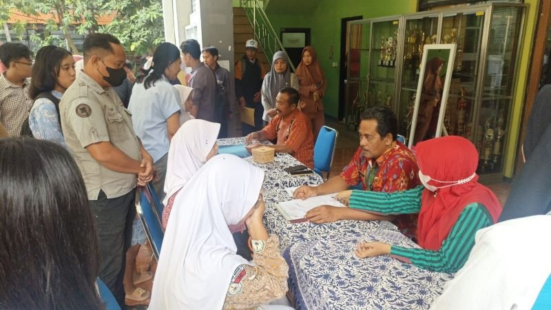 Mendikdasmen Pastikan SPMB di Jateng Selaras dengan Pusat