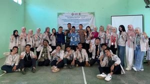 Mahasiswa Undip Latih Warga Getas Olah Kotoran Ternak Jadi Kompos