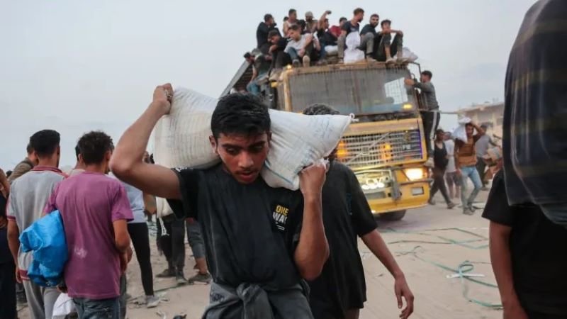 Israel Serang Warga Gaza yang Antre Bantuan, 71 Orang Tewas