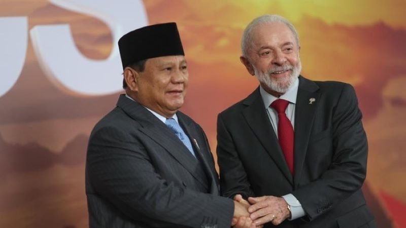 Prabowo Disambut Hangat Presiden Lula di KTT BRICS 2025