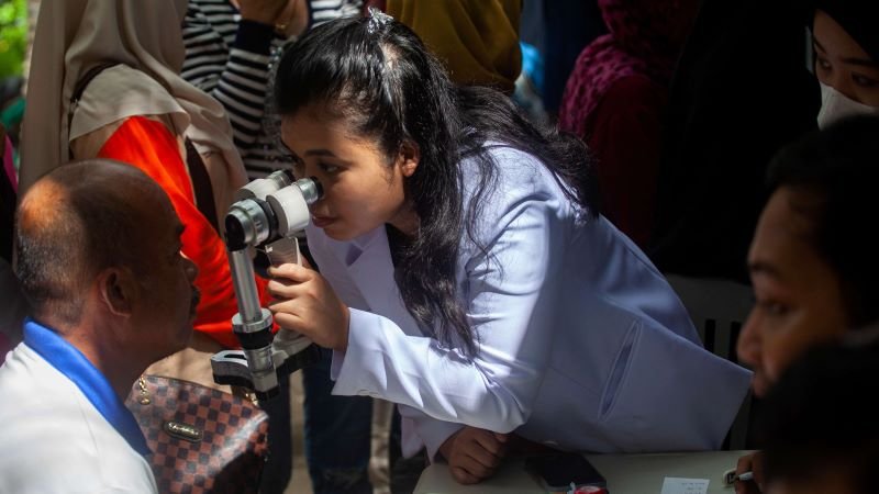 Prabowo Terbitkan Perpres Tunjangan Khusus Dokter di Daerah Tertinggal