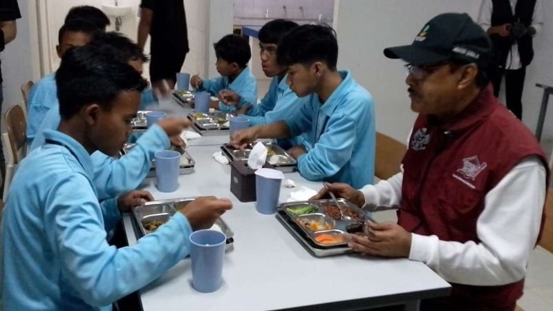 Mensos Pastikan Pengadaan Laptop Sekolah Rakyat Transparan