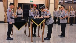 Kapolri Lantik Irwasum, Kabareskrim, dan Tujuh Kapolda Baru