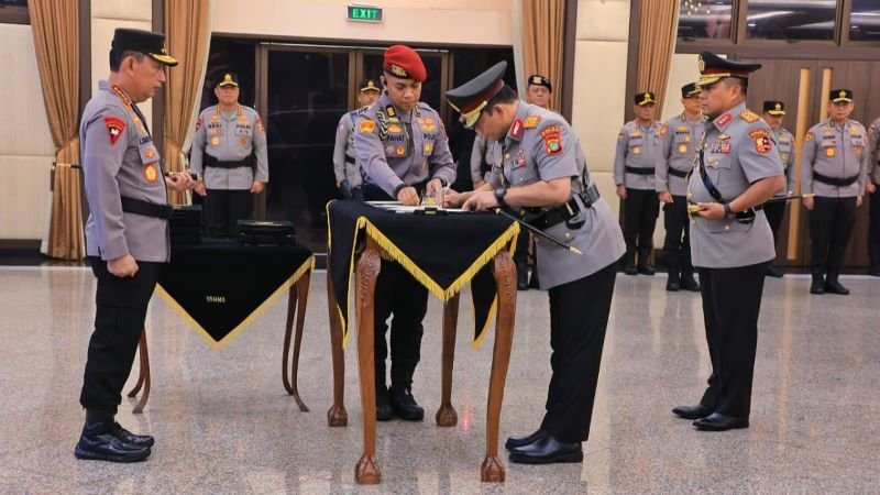 Kapolri Lantik Irwasum, Kabareskrim, dan Tujuh Kapolda Baru