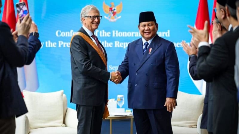 Prabowo Beri Penghargaan Bill Gates di New York