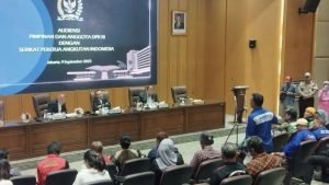 Geruduk DPR, Serikat Ojol Desak Prabowo Teken Perpres Perlindungan Pekerja Platform