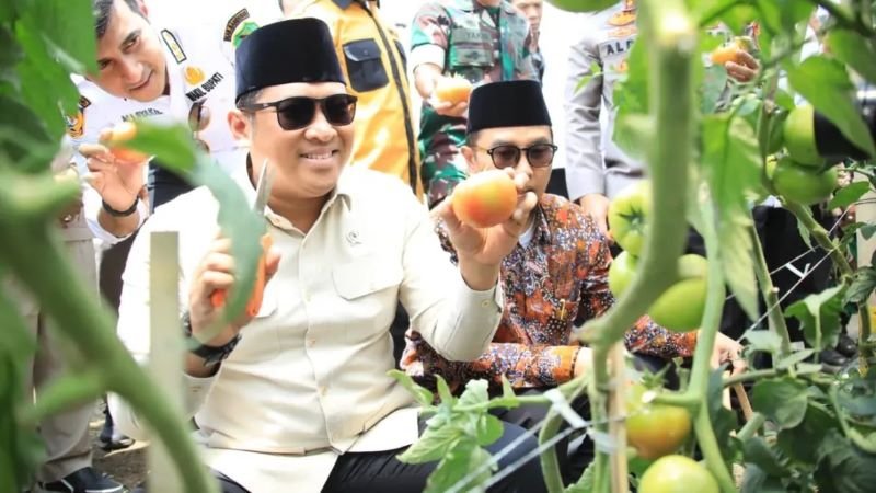 Wamentan Ajak Pesantren Jadi Motor Ketahanan Pangan Nasional