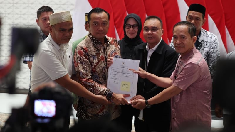 Pemulihan Hak Dua Guru, DPR: Negara Tak Boleh Diam Saat Pendidik Diperlakukan Tidak Adil