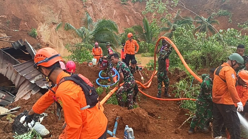 Korban Longsor Cibeunying Bertambah Jadi 11 Orang