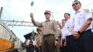 AHY Pastikan Layanan Kereta Siap Hadapi Nataru
