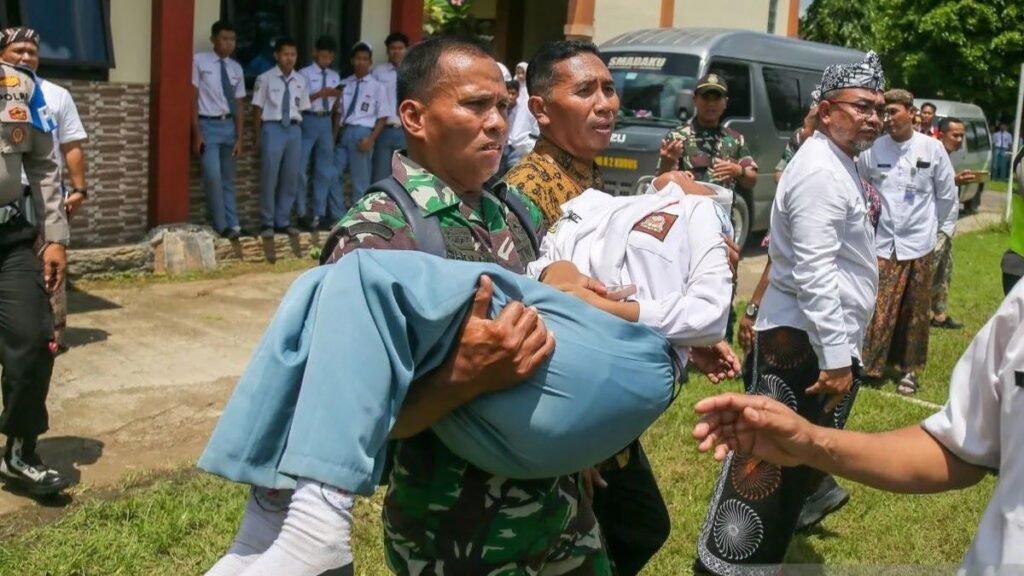 Puluhan Siswa SMA 2 Kudus Diduga Keracunan MBG