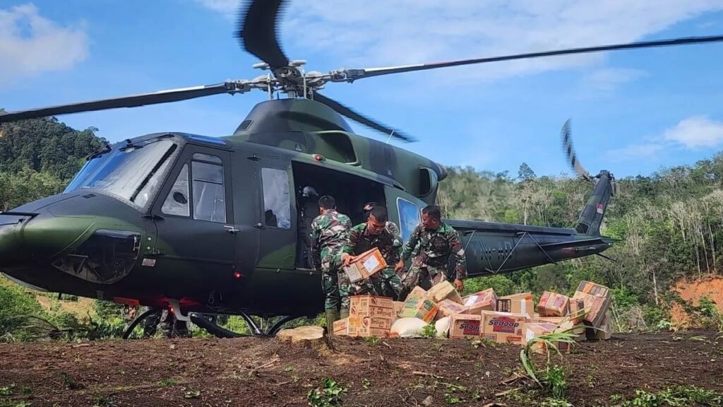 TNI Kerahkan Helikopter untuk Percepat Distribusi Logistik ke Wilayah Bencana