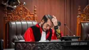 Sering Absen Sidang dan Rapat, Hakim MK Anwar Usman Dapat Surat Peringatan