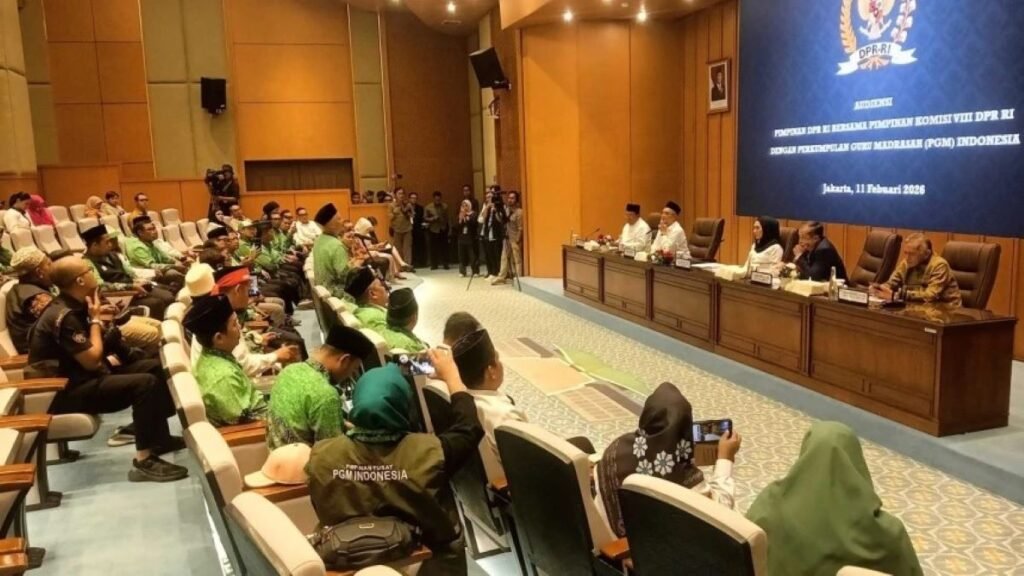 Datangi DPR, Guru Madrasah Bawa 5 Tuntutan