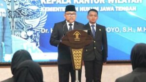Perkuat Regulasi, Kakanwil Kemenkum Jateng Lantik Tujuh Pejabat Fungsional