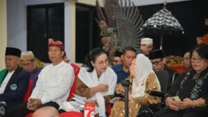Sahur di Pura: Agustina dan Sinta Nuriyah Rawat Toleransi Kota Semarang