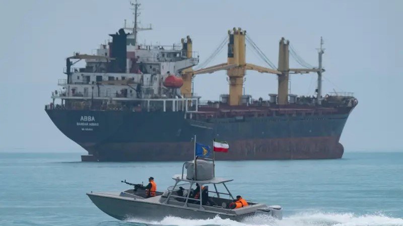Iran Ancam Kapal AS dan Sekutu di Selat Hormuz, Tiongkok-Rusia Dijamin Aman