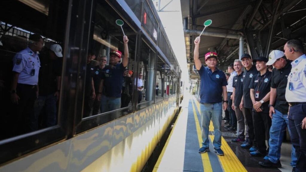 Mudik Gratis, Ahmad Luthfi Berangkatkan Ratusan Warga Jateng dari Pasar Senen
