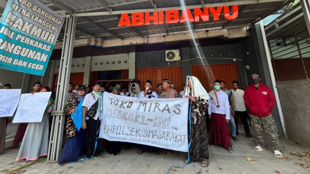 Baru Sebulan Beroperasi, Toko Miras di Genuk Disegel Warga