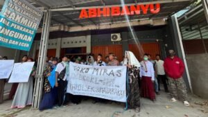 Baru Sebulan Beroperasi, Toko Miras di Genuk Disegel Warga